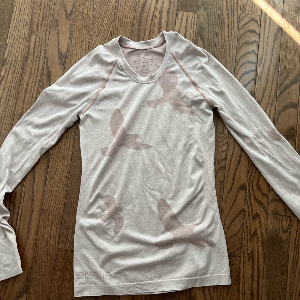 Oiselle Flyte long sleeve shirt. Adult small.